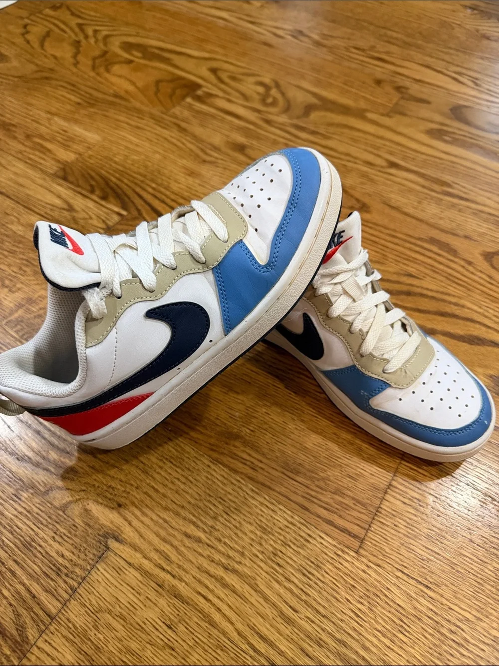 Boy’s Nike Sneakers/Shoes. Size 4Y. Good Condition.